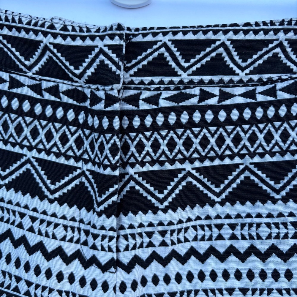 Forever 21 Black White Geometric Tribal Aztec Print High Waisted Shorts Large - Picture 2 of 11
